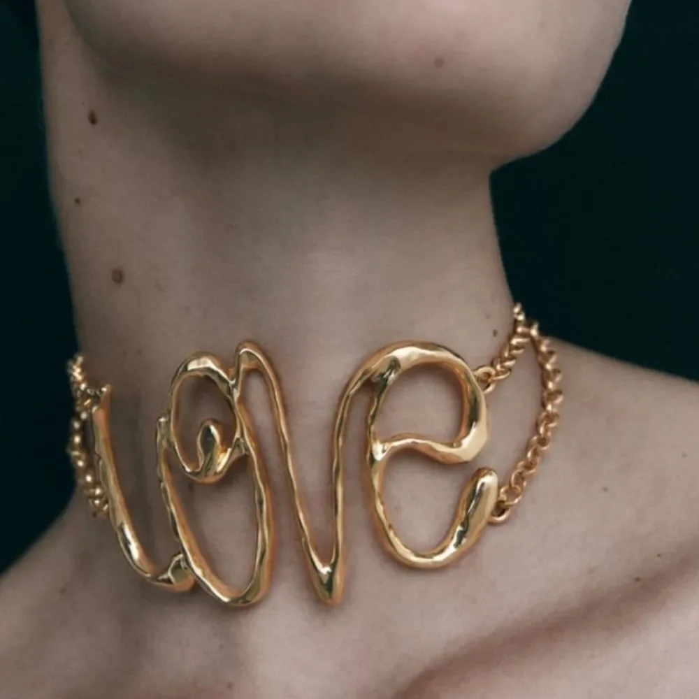 Gold love choker S27